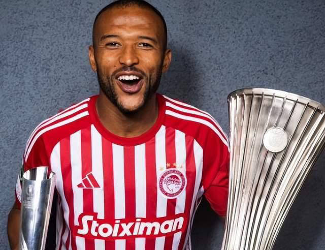 32岁“中超水货”逆袭欧冠，连续攻破巴萨与皇马球门！